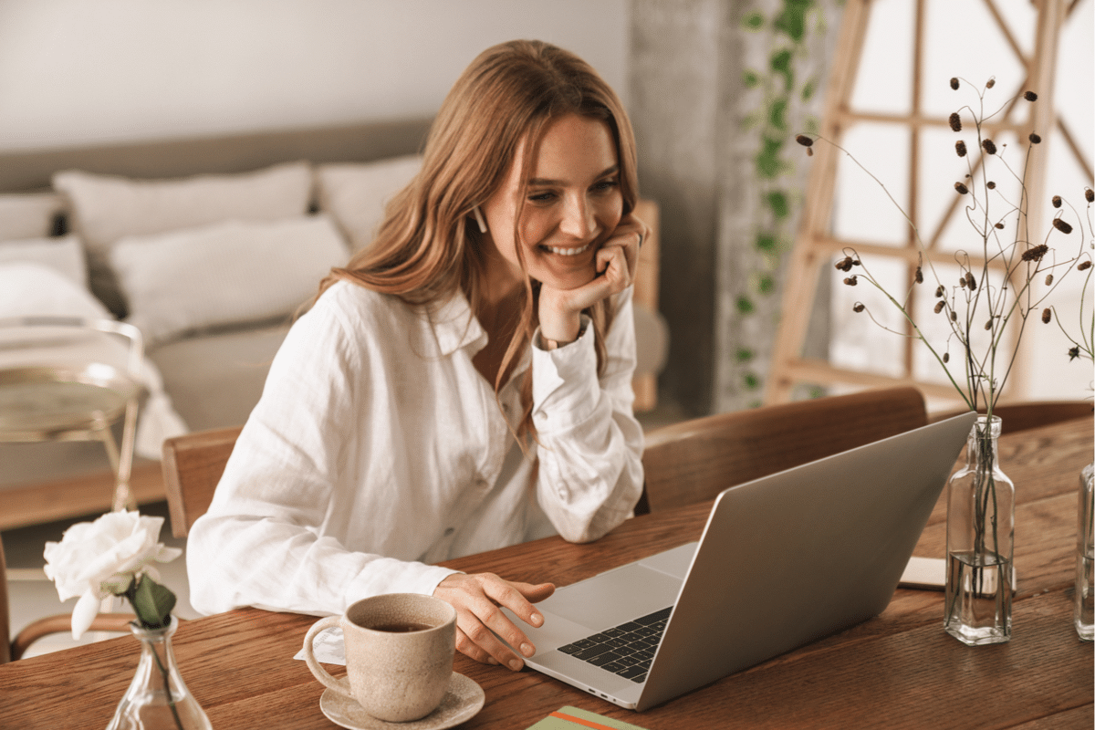 Woman planning a blog content calendar